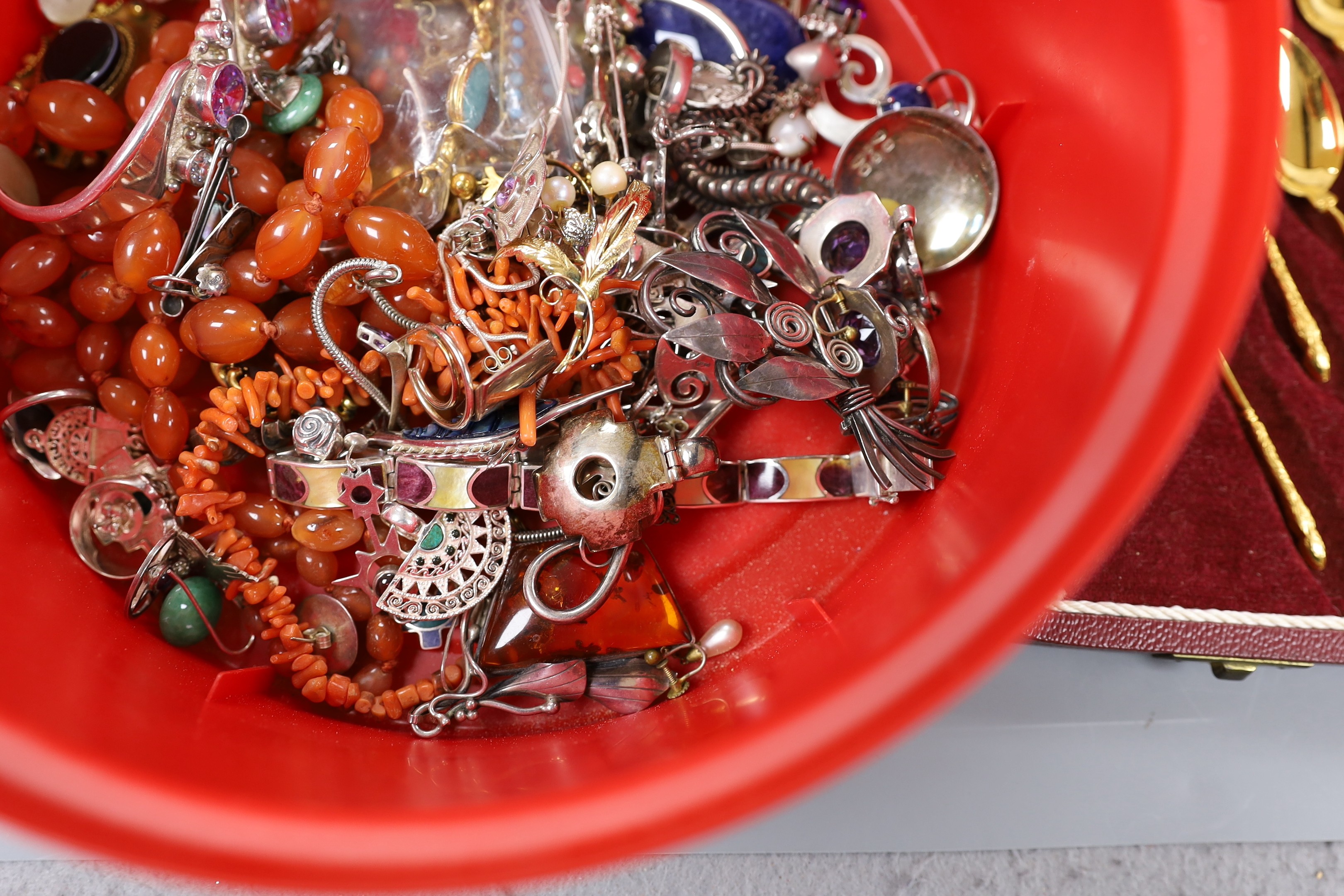 Assorted jewellery including enamelled silver bracelet, other white metal items, costume jewellery, agate necklace and a cased set of French gilt spoons.